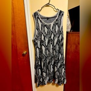 Cute gray/black dress Wear with flats, pumps, or boots; with or without a shrug